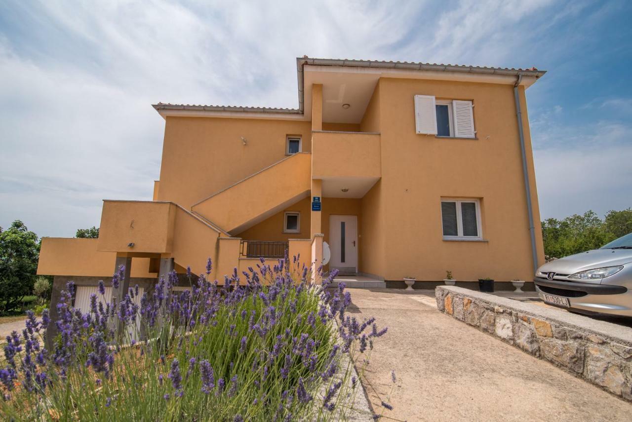 Kornić Apartments Sanjin מראה חיצוני תמונה