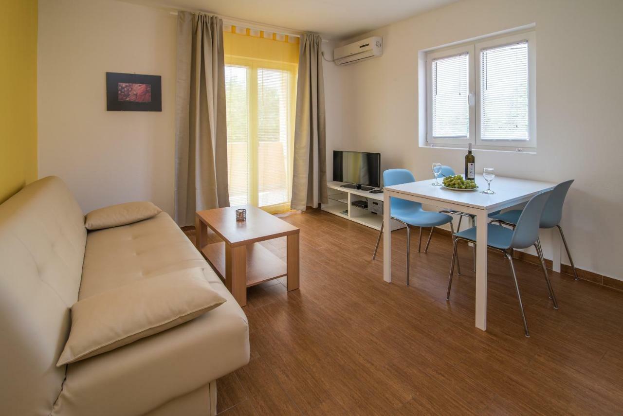 Kornić Apartments Sanjin מראה חיצוני תמונה